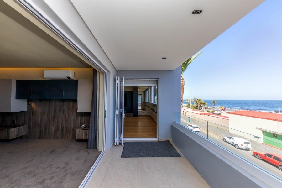 2 Bedroom Property for Sale in Sea Point Western Cape